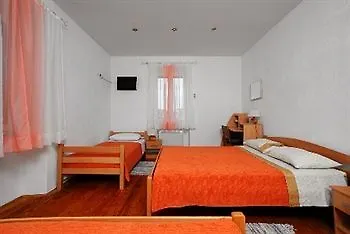 Pensión Dalmatian 3*